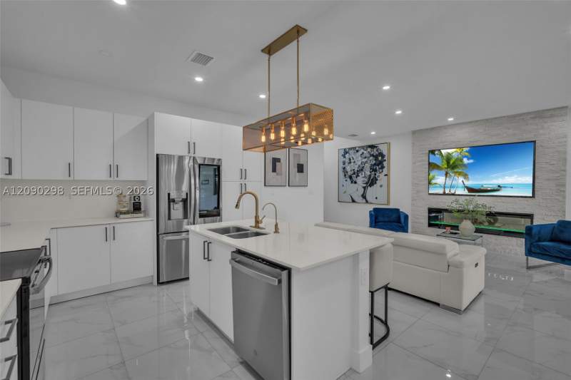 5 bedroom SingleFamilyResidence at 13334 SW 227 St, Southern Cove, Miami — photo 2