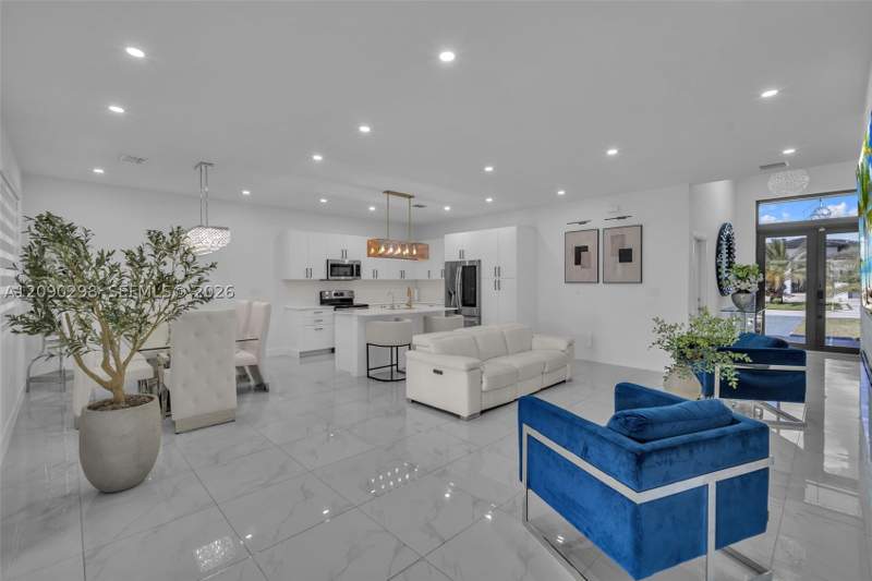 5 bedroom SingleFamilyResidence at 13334 SW 227 St, Southern Cove, Miami — photo 3