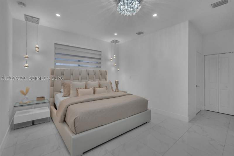 5 bedroom SingleFamilyResidence at 13334 SW 227 St, Southern Cove, Miami — photo 4
