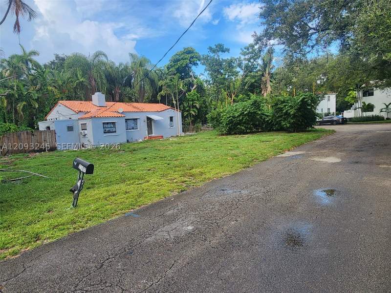 2 bedroom SingleFamilyResidence at 1107 NE 117th St, 1st Addn Biscayne Lawn, Biscayne Park — photo 2