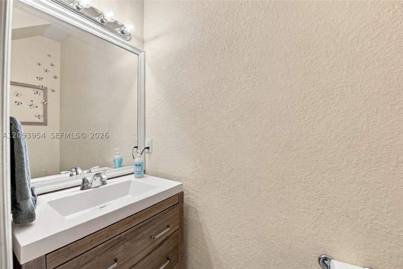3 bedroom SingleFamilyResidence at 1025 NE 207th Ter, Ives Dairy Townhomes, Miami — photo 2