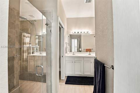 1025 NE 207th Ter, Miami FL - photo 24 of 43