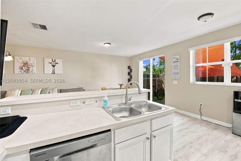 3 bedroom SingleFamilyResidence at 1025 NE 207th Ter, Ives Dairy Townhomes, Miami — photo 5
