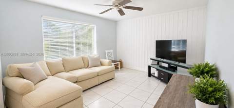 9760 SW 211th St, Cutler Bay FL - photo 6 of 31