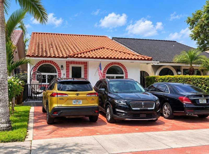 3 bedroom SingleFamilyResidence at 5920 W 20th Ln, Michelle Jardins, Hialeah — photo 2