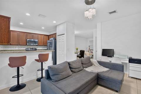11249 NW 88th Ter, Doral FL - photo 10 of 44