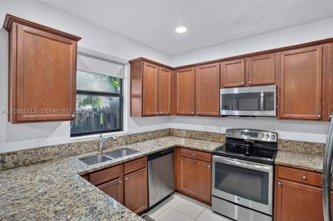 11249 NW 88th Ter, Doral FL - photo 13 of 44