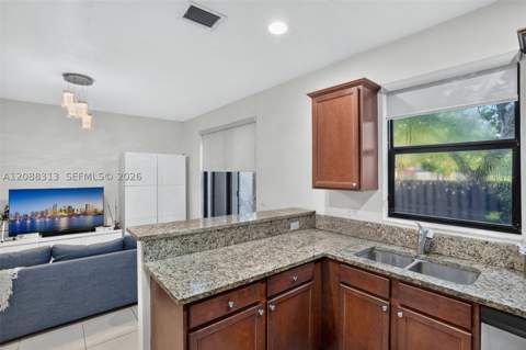 11249 NW 88th Ter, Doral FL - photo 14 of 44