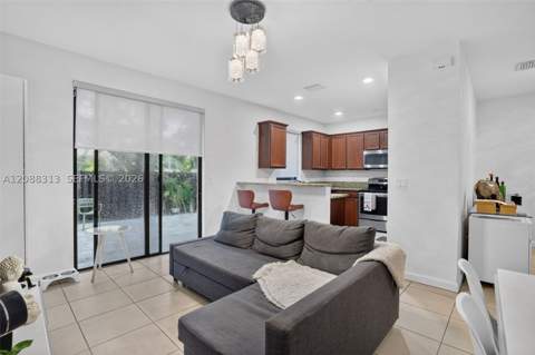 11249 NW 88th Ter, Doral FL - photo 9 of 44