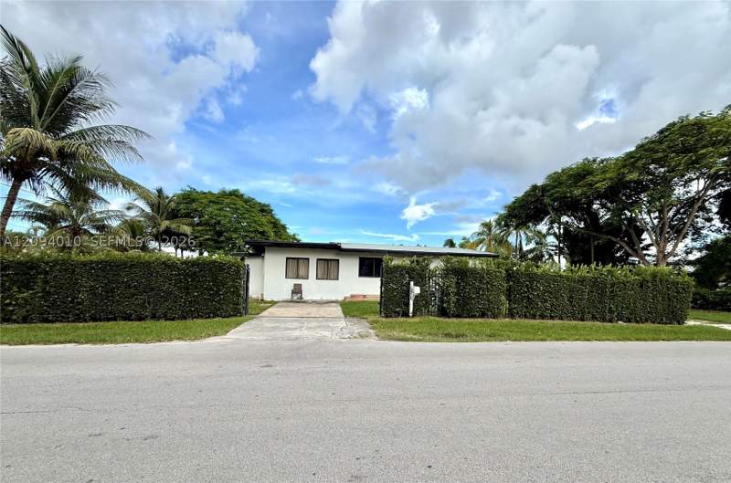 6 bedroom SingleFamilyResidence at 6255 SW 123rd Ave, Horse Country, Miami — photo 3