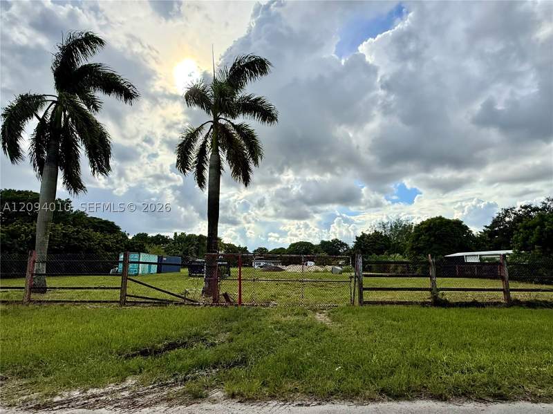 6 bedroom SingleFamilyResidence at 6255 SW 123rd Ave, Horse Country, Miami — photo 4