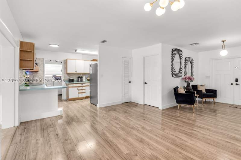 4 bedroom SingleFamilyResidence at 15105 SW 305th Ter, Caseil Heights Sec 1, Homestead — photo 5