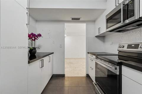 6039 Collins Ave 407, Miami Beach FL - photo 9 of 26