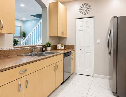 4205 NE 22nd Dr, Homestead FL - photo 9 of 59