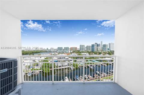 400 Kings Point Dr 1427, Sunny Isles Beach FL - photo 11 of 20