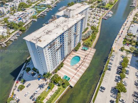 400 Kings Point Dr 1427, Sunny Isles Beach FL - photo 18 of 20