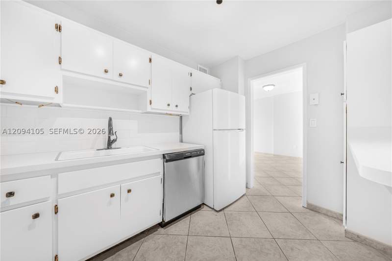 1 bedroom Condominium at 400 Kings Point Dr 1427, Coastal Towers Condo, Sunny Isles Beach — photo 5