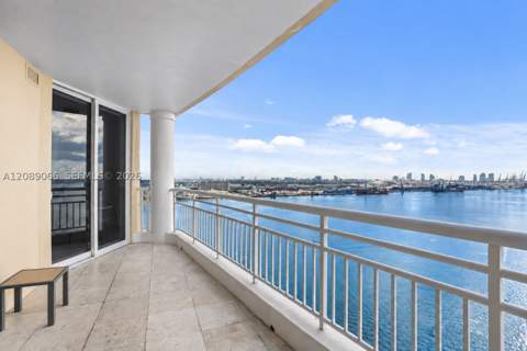 808 Brickell Key Dr 2002, Miami FL - photo 11 of 36