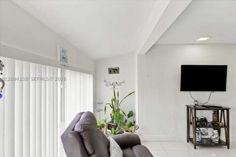 9625 Dominican Dr, Cutler Bay FL - photo 17 of 43