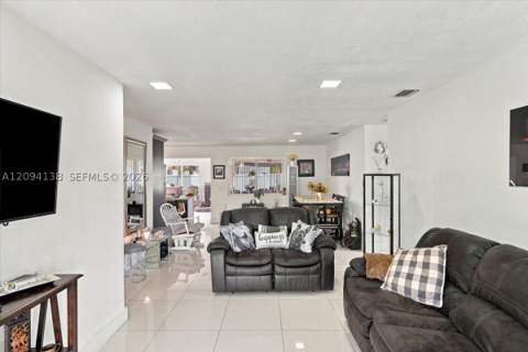 9625 Dominican Dr, Cutler Bay FL - photo 8 of 43