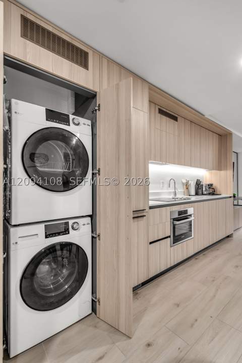 225 N Miami Ave 504, Miami FL - photo 19 of 55