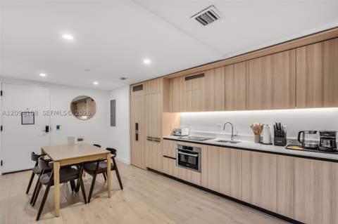 225 N Miami Ave 504, Miami FL - photo 8 of 55