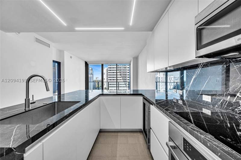 3 bedroom Condominium at 88 SW 7th St 806, Rise Condo, Miami — photo 4