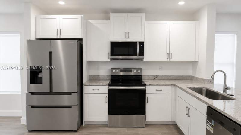 4 bedroom SingleFamilyResidence at 619 NE 4th St, Royal Homes West, Florida City — photo 2