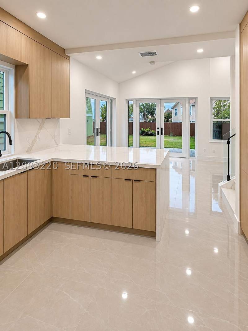 3 bedroom SingleFamilyResidence at 11708 SW 114th Ter, Towngate South Sec 1, Miami — photo 4