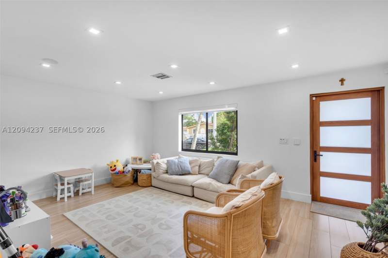 2 bedroom SingleFamilyResidence at 6021 SW 17th St, Calvert Manors, Miami — photo 5