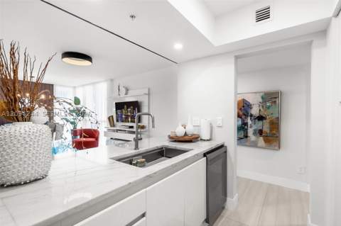 1500 Ocean Dr 707, Miami Beach FL - photo 11 of 39