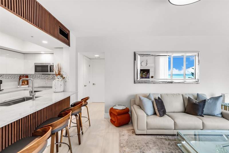 2 bedroom Condominium at 1500 Ocean Dr 707, 1500 Ocean Drive Condo, Miami Beach — photo 4