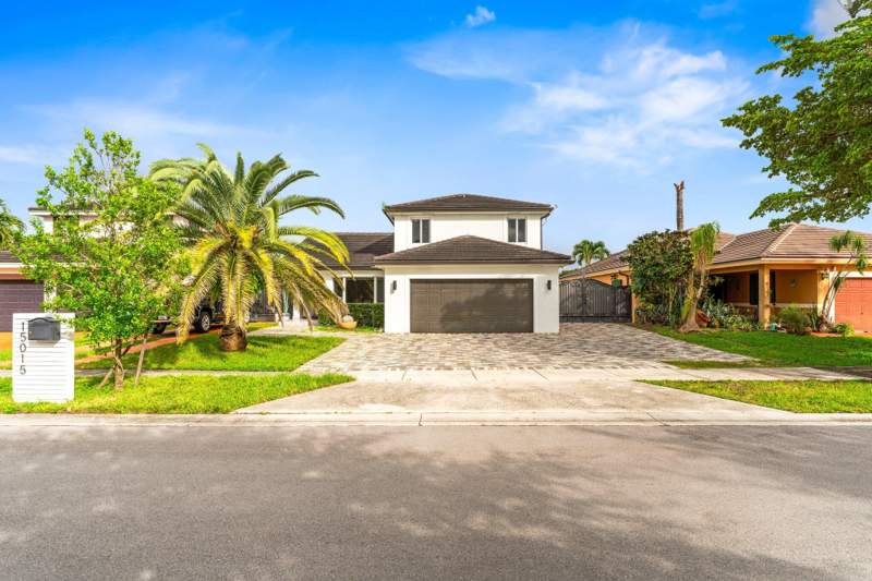 4 bedroom SingleFamilyResidence at 15015 NW 88th Court, West Lakes Gardens, Miami Lakes — photo 2