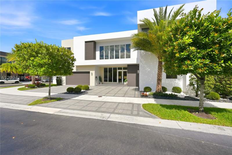 5 bedroom SingleFamilyResidence at 7525 NW 103rd Pl, Doral Commons Residential, Doral — photo 3
