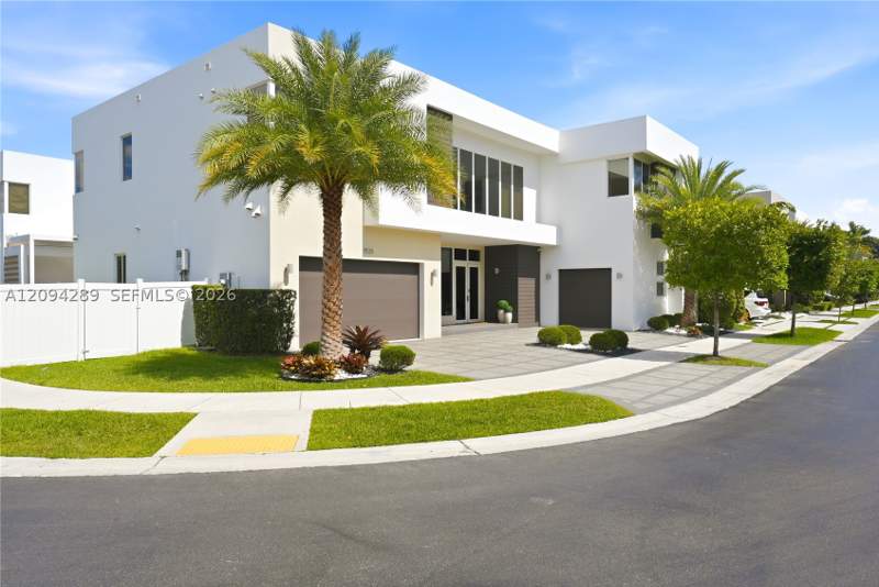 5 bedroom SingleFamilyResidence at 7525 NW 103rd Pl, Doral Commons Residential, Doral — photo 5