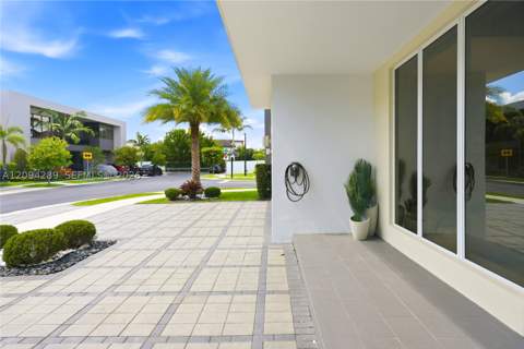 7525 NW 103rd Pl, Doral FL - photo 6 of 79
