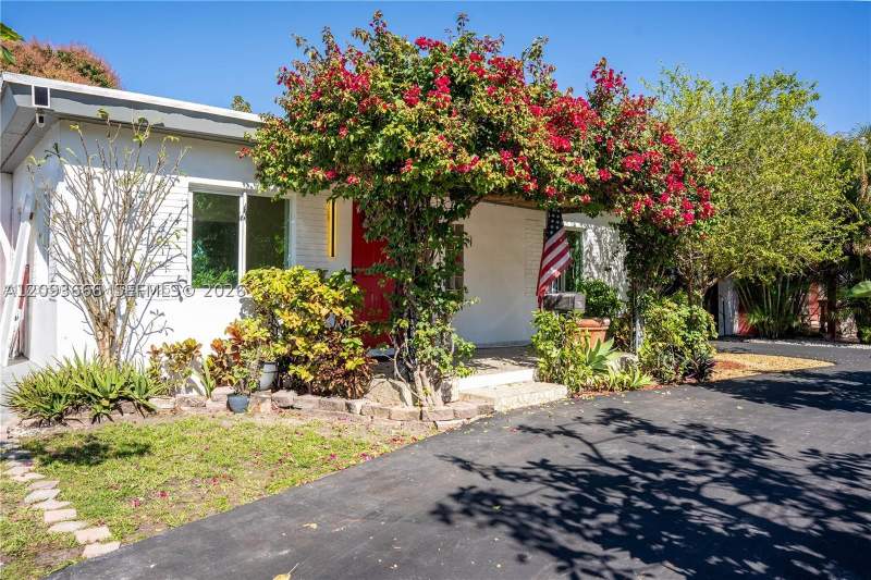 4 bedroom SingleFamilyResidence at 861 W 32nd St, West Hialeah Heights Amd, Hialeah — photo 3