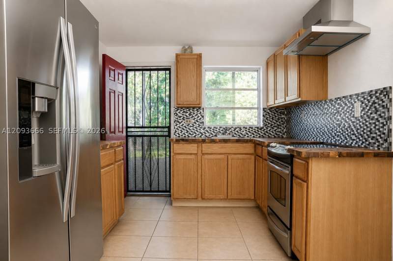 4 bedroom SingleFamilyResidence at 861 W 32nd St, West Hialeah Heights Amd, Hialeah — photo 4