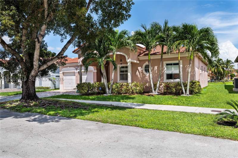 4 bedroom SingleFamilyResidence at 16637 SW 81st Ter, Kendalland, Miami — photo 2