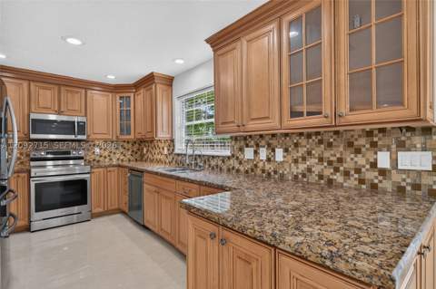 9410 SW 212th Ter, Cutler Bay FL - photo 15 of 83