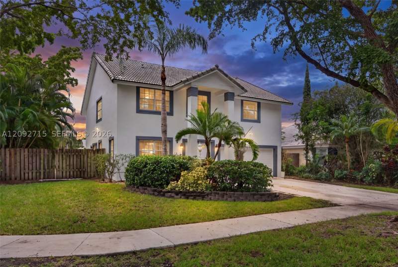 5 bedroom SingleFamilyResidence at 9410 SW 212th Ter, Lakes By The Bay Sec 7, Cutler Bay — photo 2