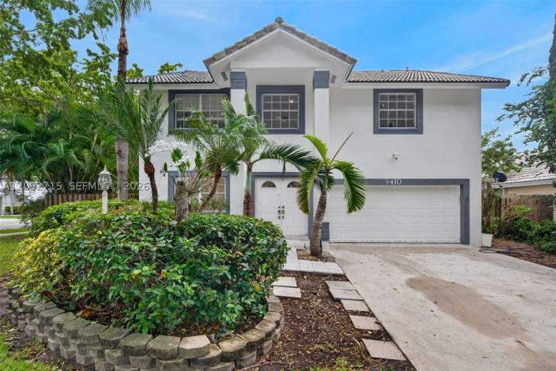 5 bedroom SingleFamilyResidence at 9410 SW 212th Ter, Lakes By The Bay Sec 7, Cutler Bay — photo 3