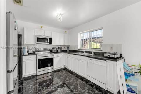 15815 SW 299th Ter, Homestead FL - photo 8 of 31