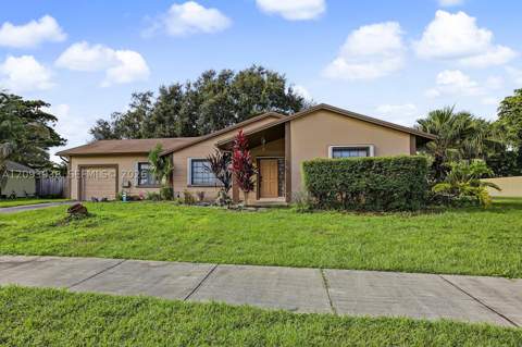 908 Cardinal Pl, Homestead FL - photo 13 of 19