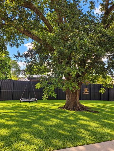 908 Cardinal Pl, Homestead FL - photo 8 of 19