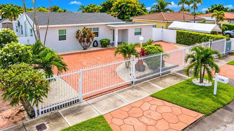 3 bedroom SingleFamilyResidence at 7280 SW 13th St, Sunset Heights, Miami — photo 3