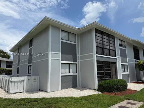 9715 Hammocks Blvd 102, Miami FL - photo 14 of 18