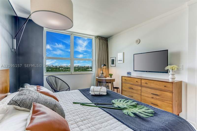 1 bedroom Condominium at 2889 Mcfarlane Rd 1610, Mutiny Park Condo, Miami — photo 3