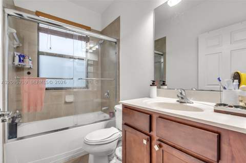 8818 W 33 Rd Ave, Hialeah FL - photo 12 of 44