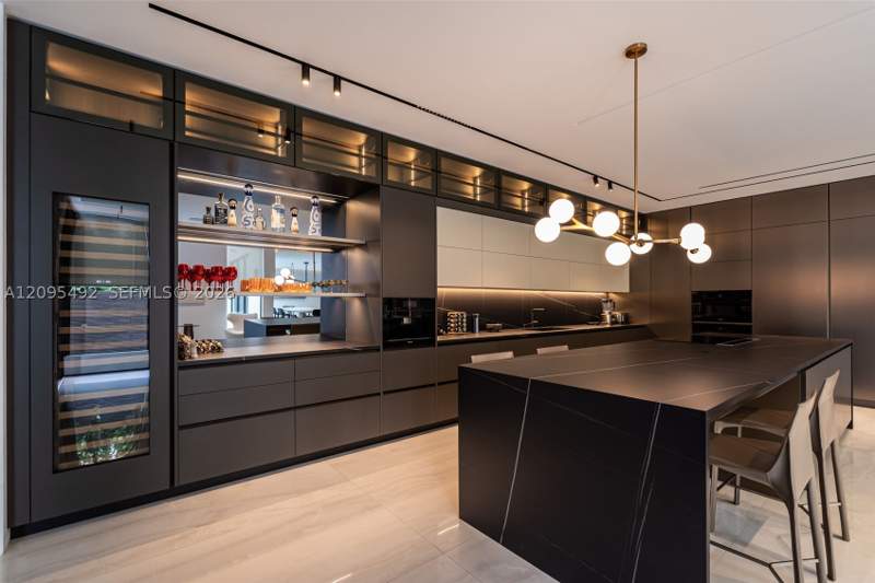 5 bedroom SingleFamilyResidence at 10540 NW 67th Ter, Grand Floridian Estates, Doral — photo 3